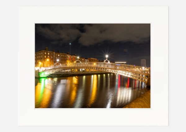 Ha'penny Bridge at night - Image 7