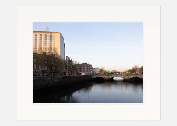 O' Connell Bridge - Image 7