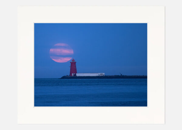 Strawberry Moon rising - Poolbeg Lighthouse - Image 7