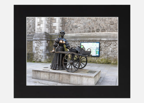 Molly Malone Statue - Image 6