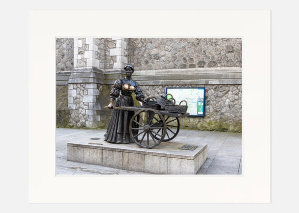 Molly Malone Statue - Image 7